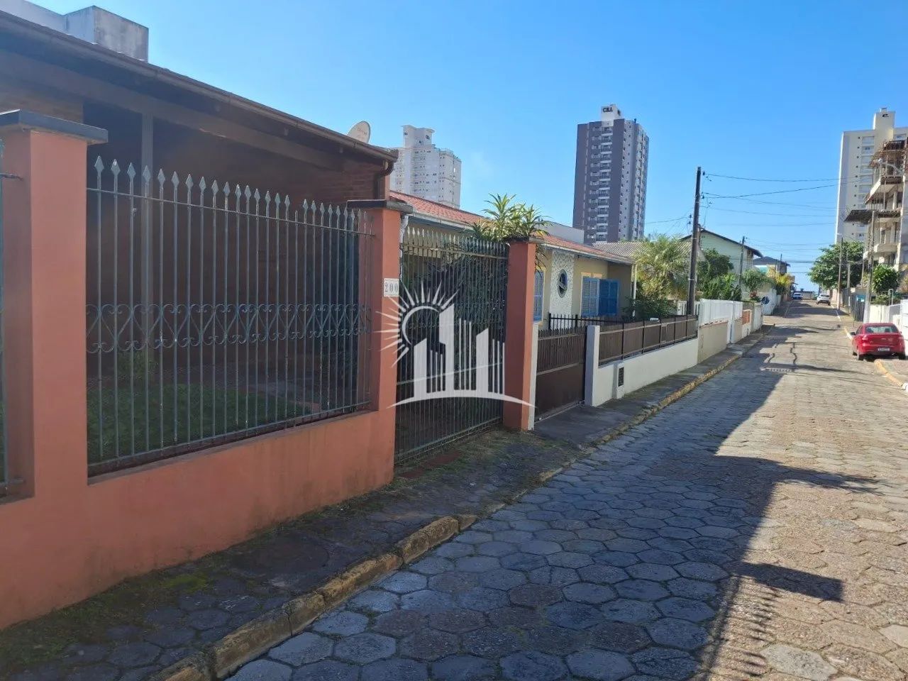 Casa com 4 dormitórios no Centro de Piçarras! - Foto 3