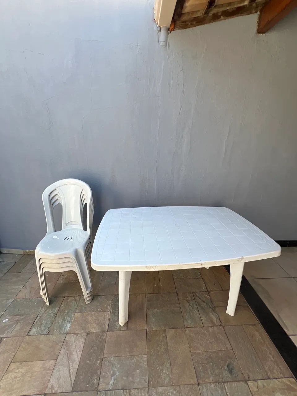 Mesa com 4 cadeiras 