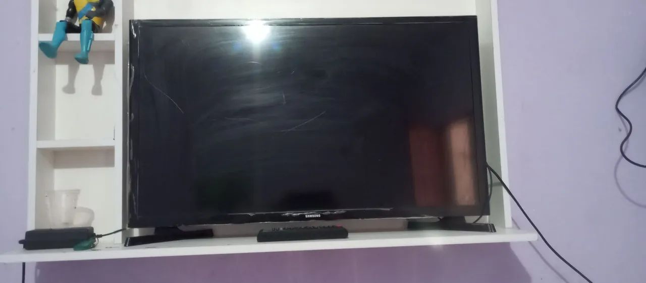 Tv 32 polegadas nova ainda com plástico só não é smart.