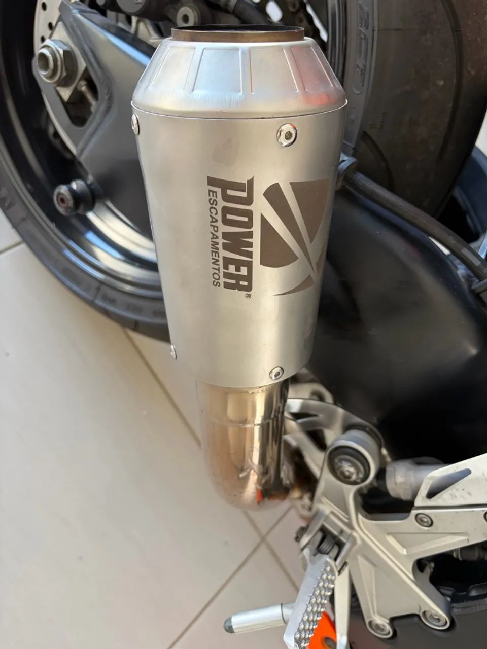 CBR 1000RR FireBlade 2010 - super conservada - Foto 5