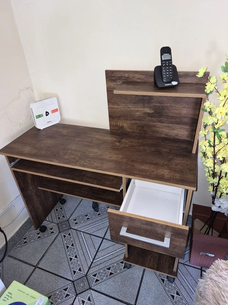 Mesa de computador bem nova!!