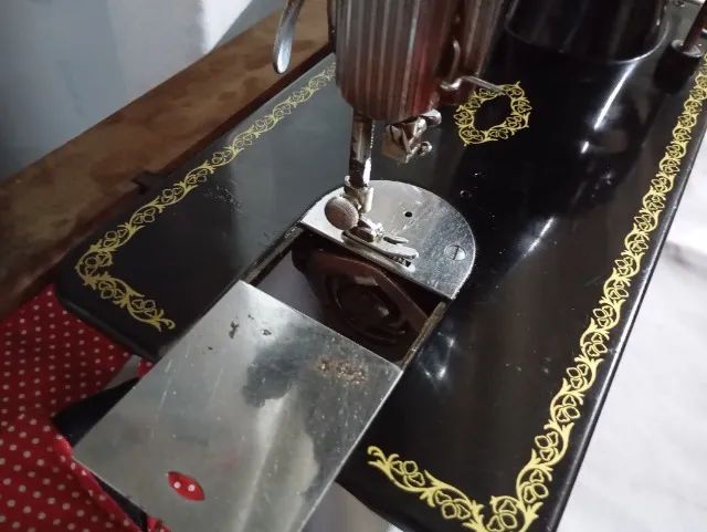 maquina costura antiga singer c-27 - Foto 3