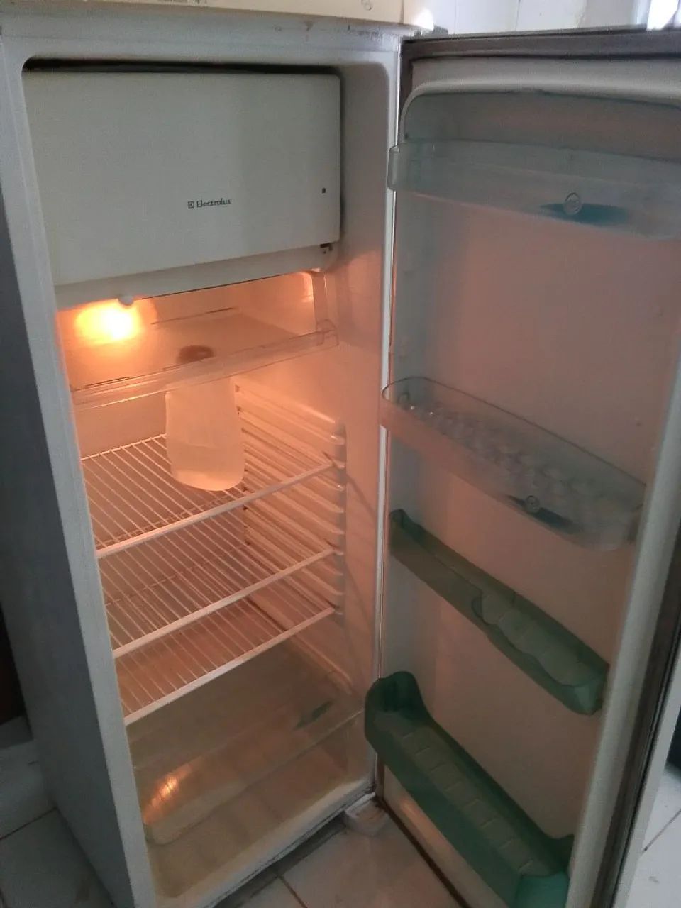 vende-se geladeira Electrolux  - Foto 4