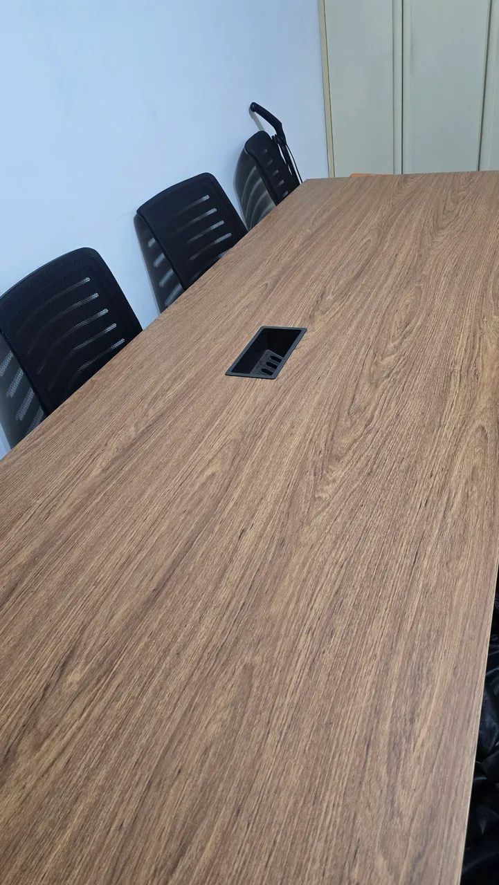 Mesa e cadeiras de escritório  - Foto 2