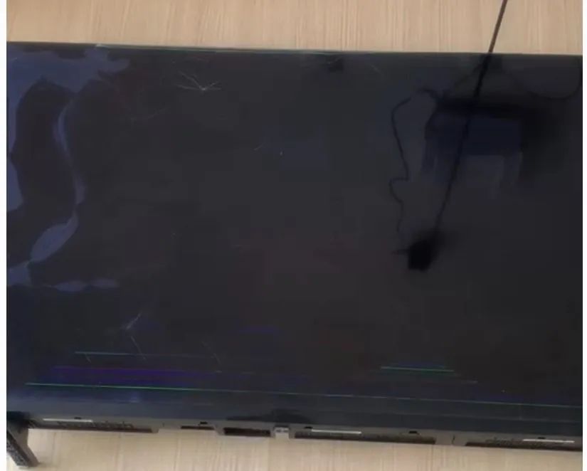 TV Toshiba 43 Polegadas somente com a tela danificada, mas funcionando