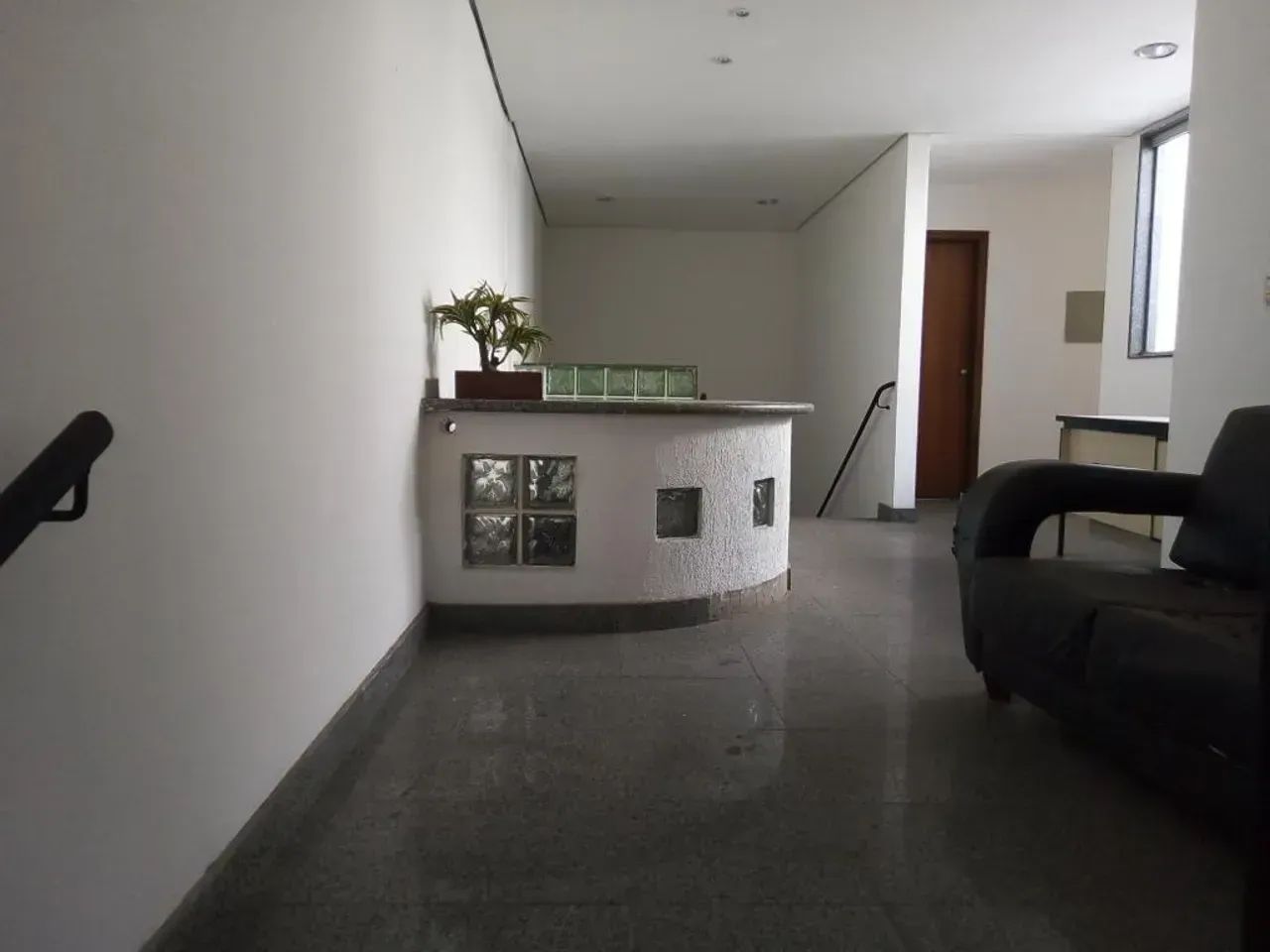 Prédio Comercial com 3 Pavimentos, Salas, Banheiros e Projeto para Galpão - Foto 4