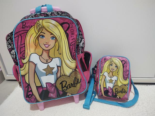 Mochila de rodinhas e lancheira barbie