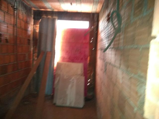 Vendo ótimo prédio com três apartamentos e uma casa de fundos - Foto 4
