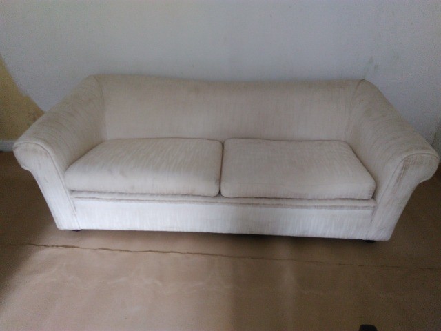 Sofá Maciço para virar modelo Chesterfield