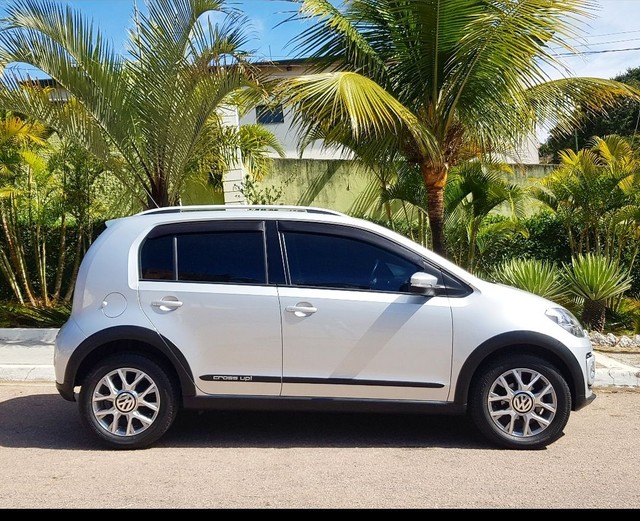 VW UP CROS