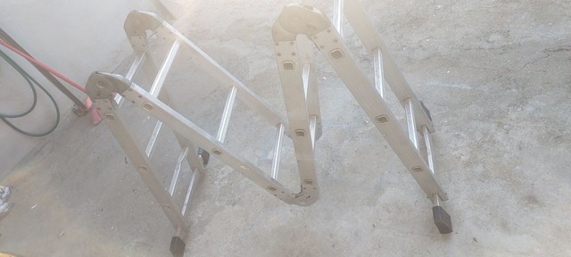Escada articulada de alumínio 