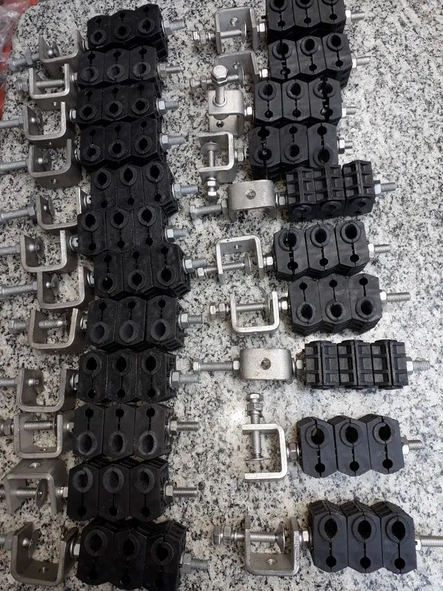 Suportes de Passagem, Organizadores e Ancoragem, para Cabos e Fios elétricos.