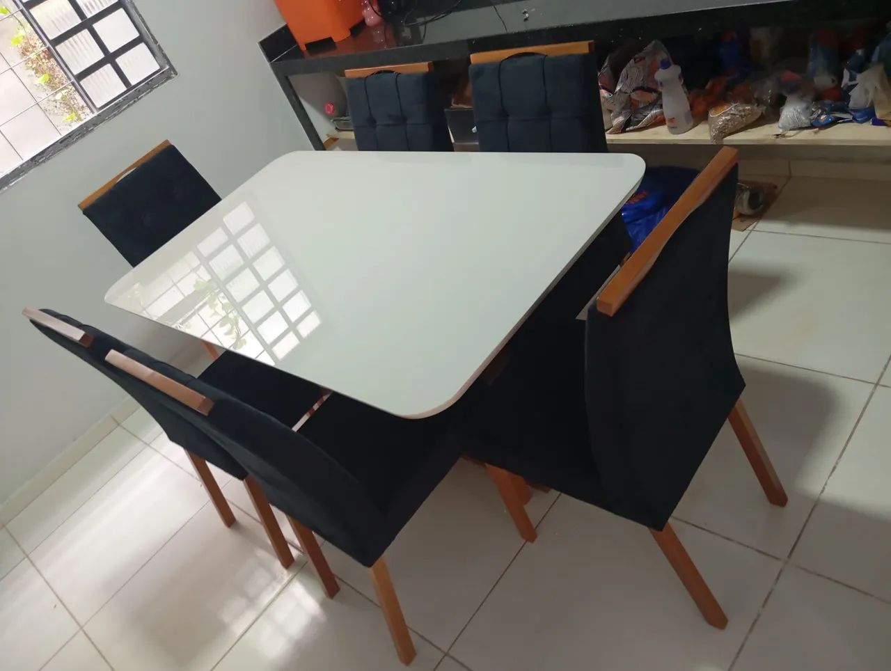 Mesa de jantar Letícia 6 cadeiras tecido veludo 