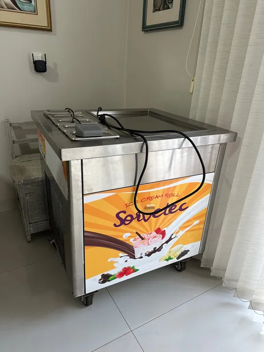 Máquina de Sorvete Chapa Rolinho