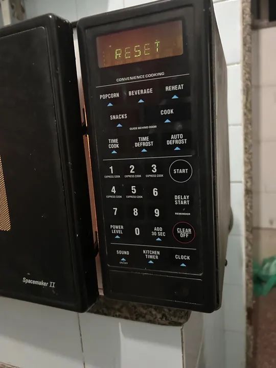 Micro-ondas GE Spacemaker II - 1100W - Foto 2