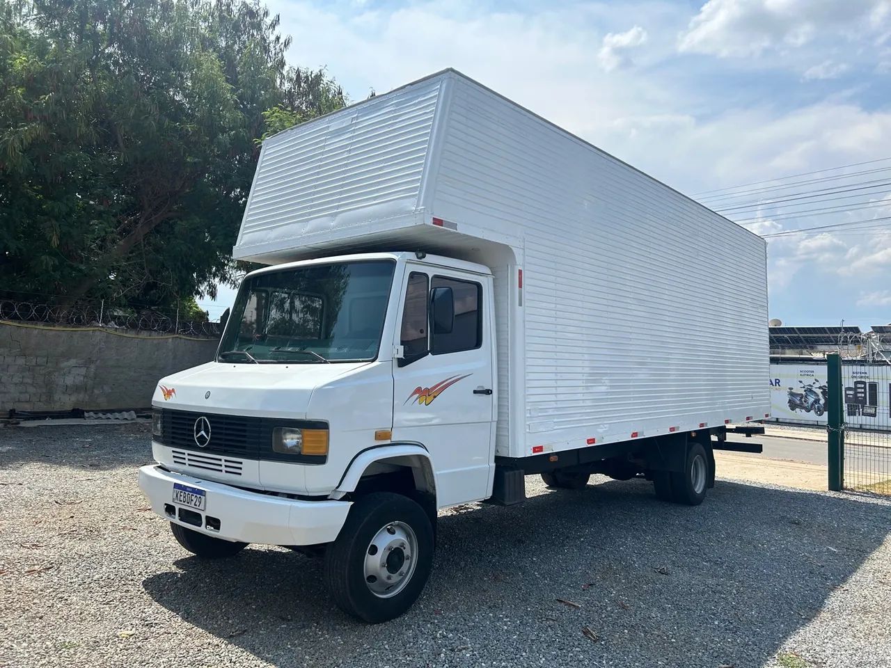 Mercedes 710 baú único dono - Foto 3