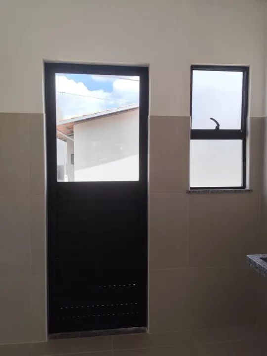 Porta de Alumínio com Vidro - Novo e basculante Novo