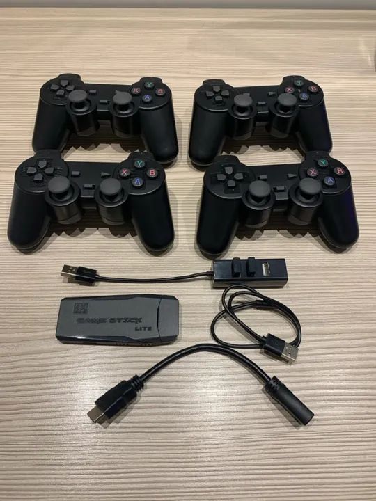 Vídeo Game retrô com 4 controles e 20 mil jogos