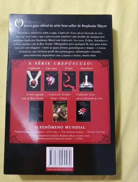Livro Raro Crepúsculo - Guia oficial ilustrado da série (Item raro de colecionador) - Foto 2