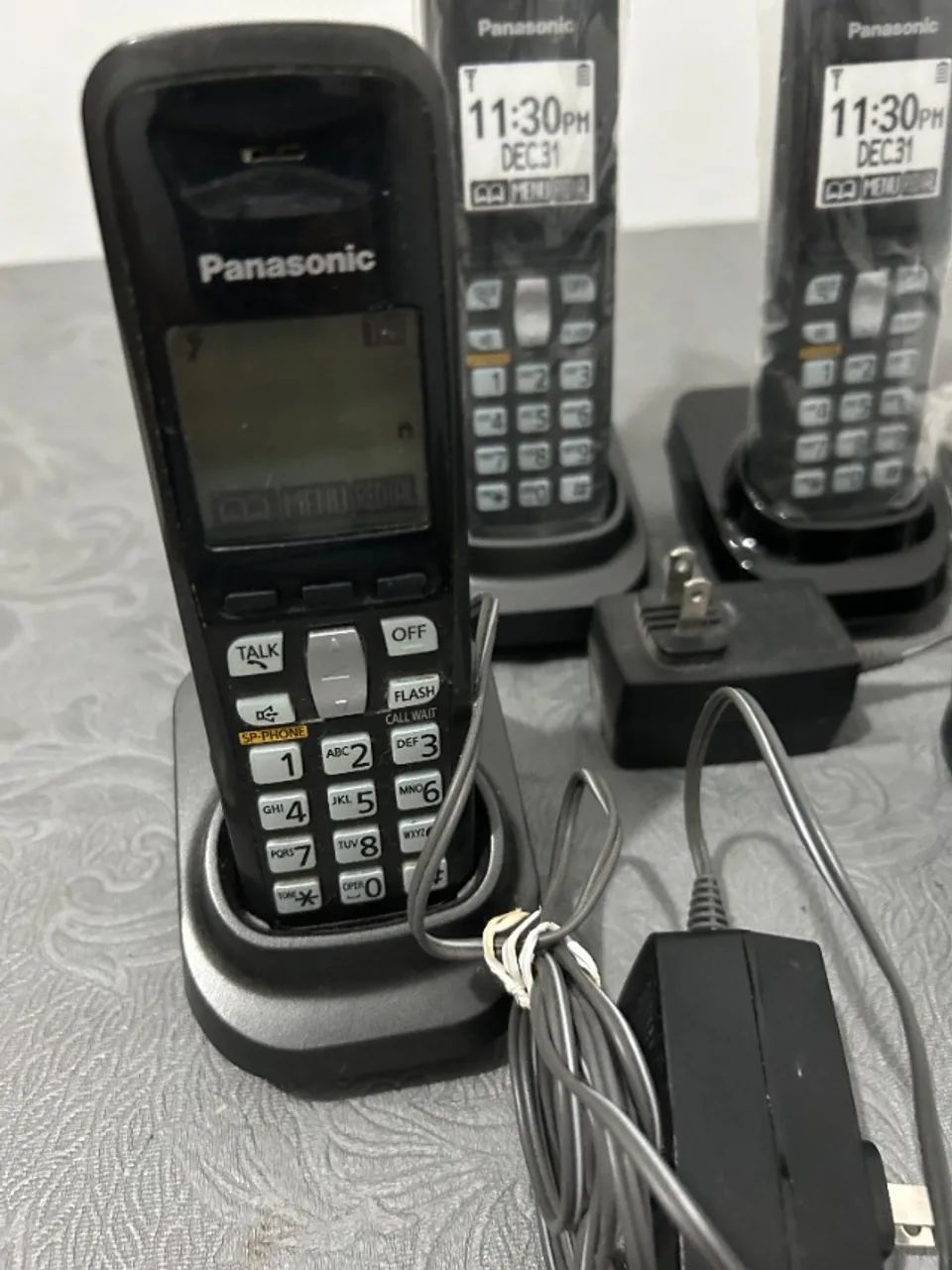 Telefones sem fio Panasonic - 4 unidades - acompanha as baterias e tem sec. eletrônica.