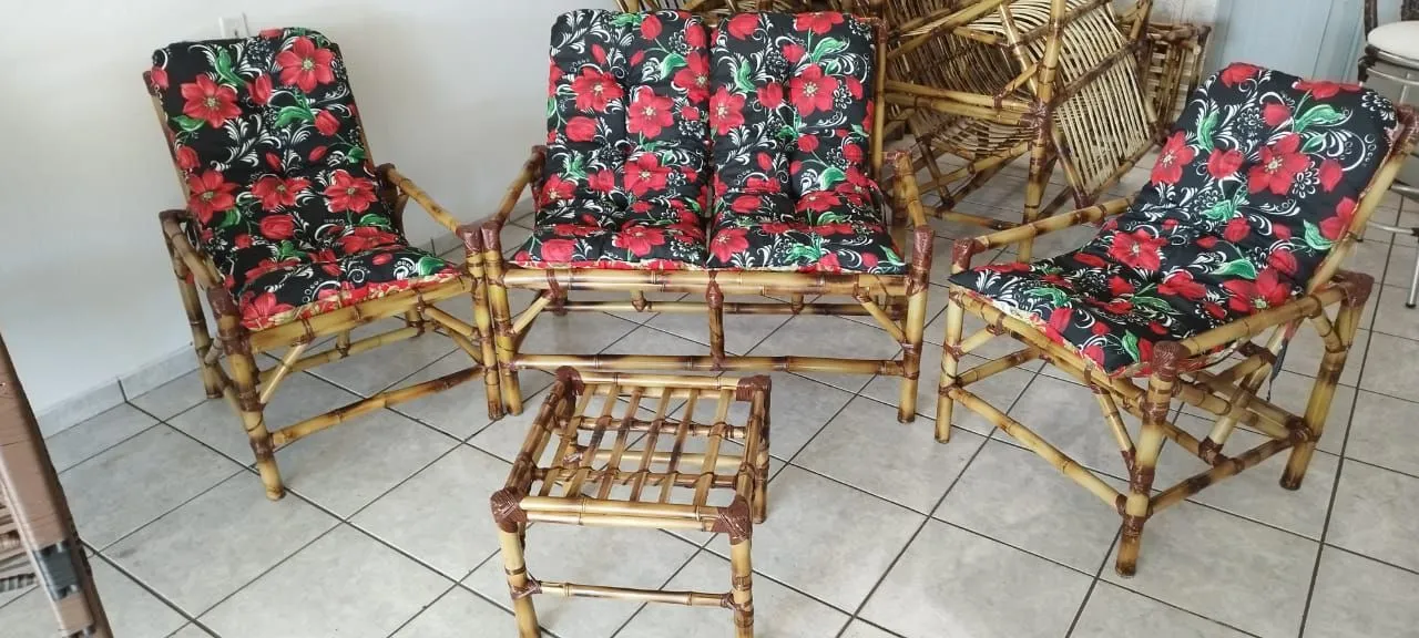 Jogo de poltronas de bambu