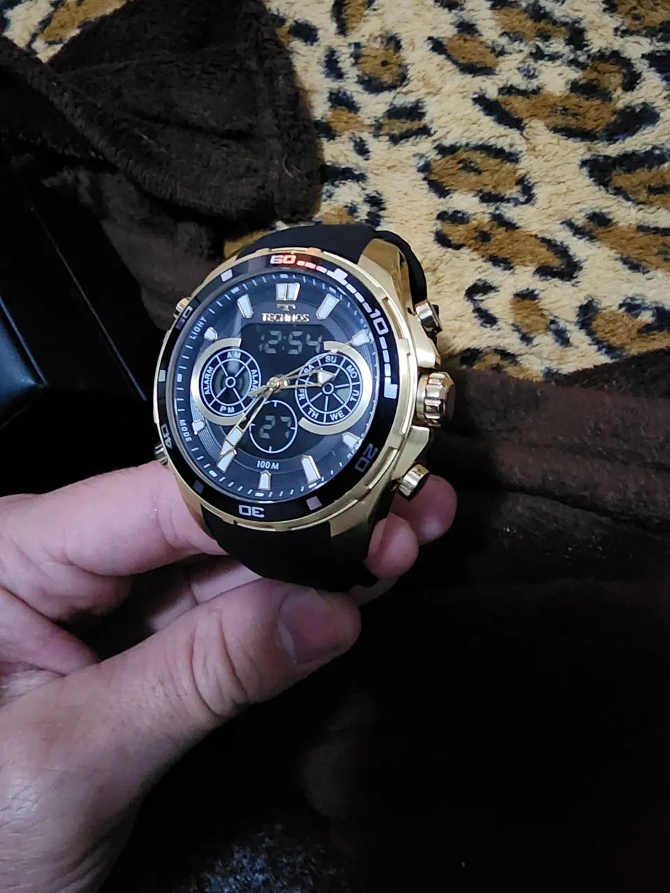 Relógio de pulso masculino dourado - Foto 2