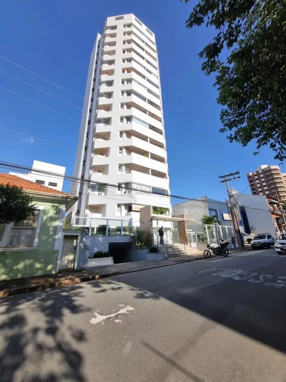 Apartamento com 3 quartos para alugar por R$ 2900.00, 130.00 m2 - CENTRO - LIMEIRA/SP