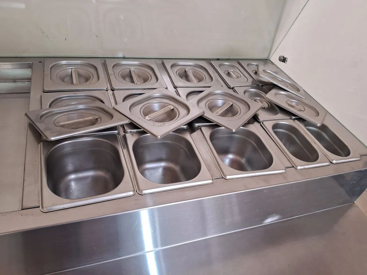 Condimentadora inox - 15 cubas - 220 V - Foto 2