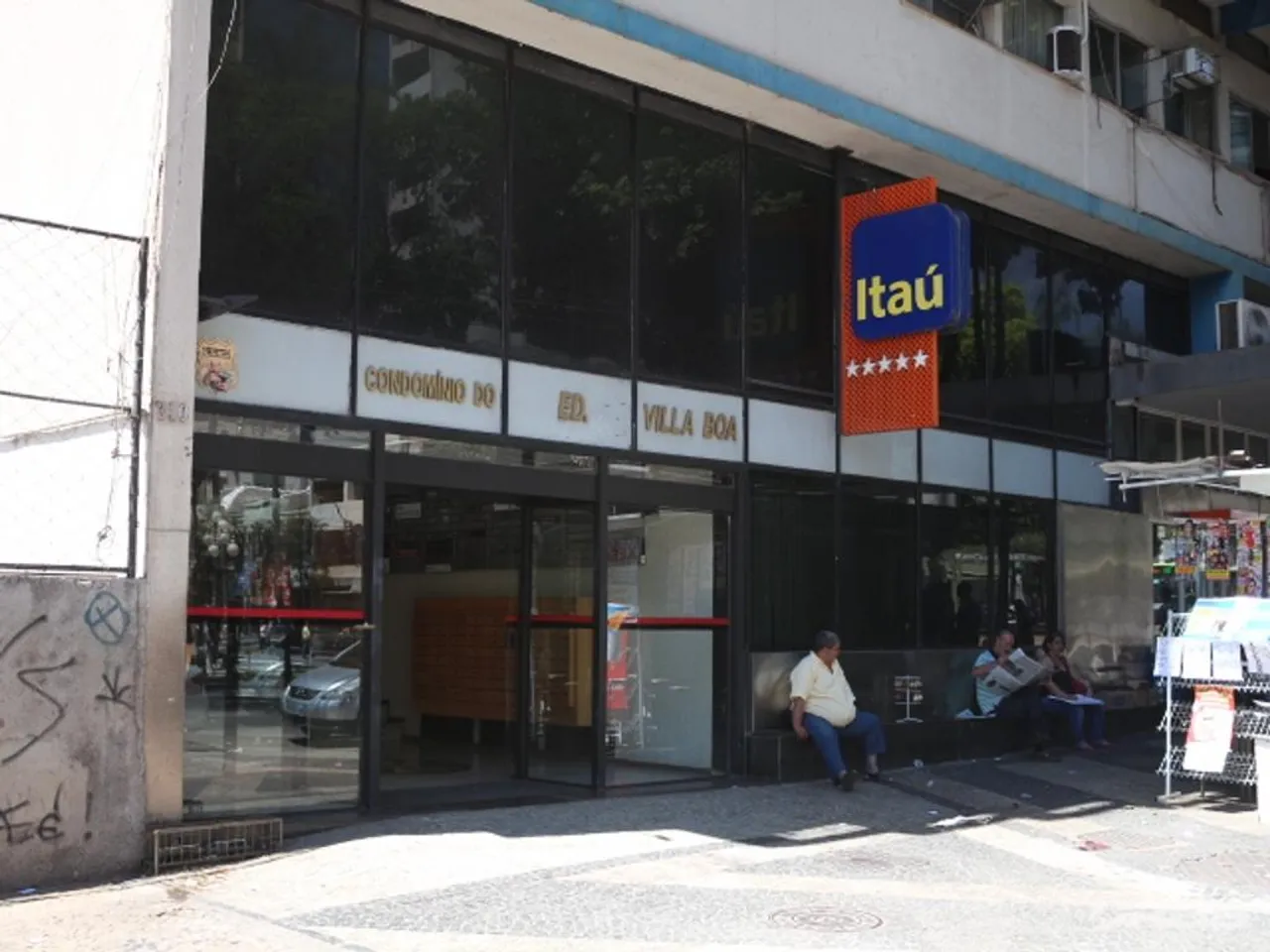 Sala Comercial]]