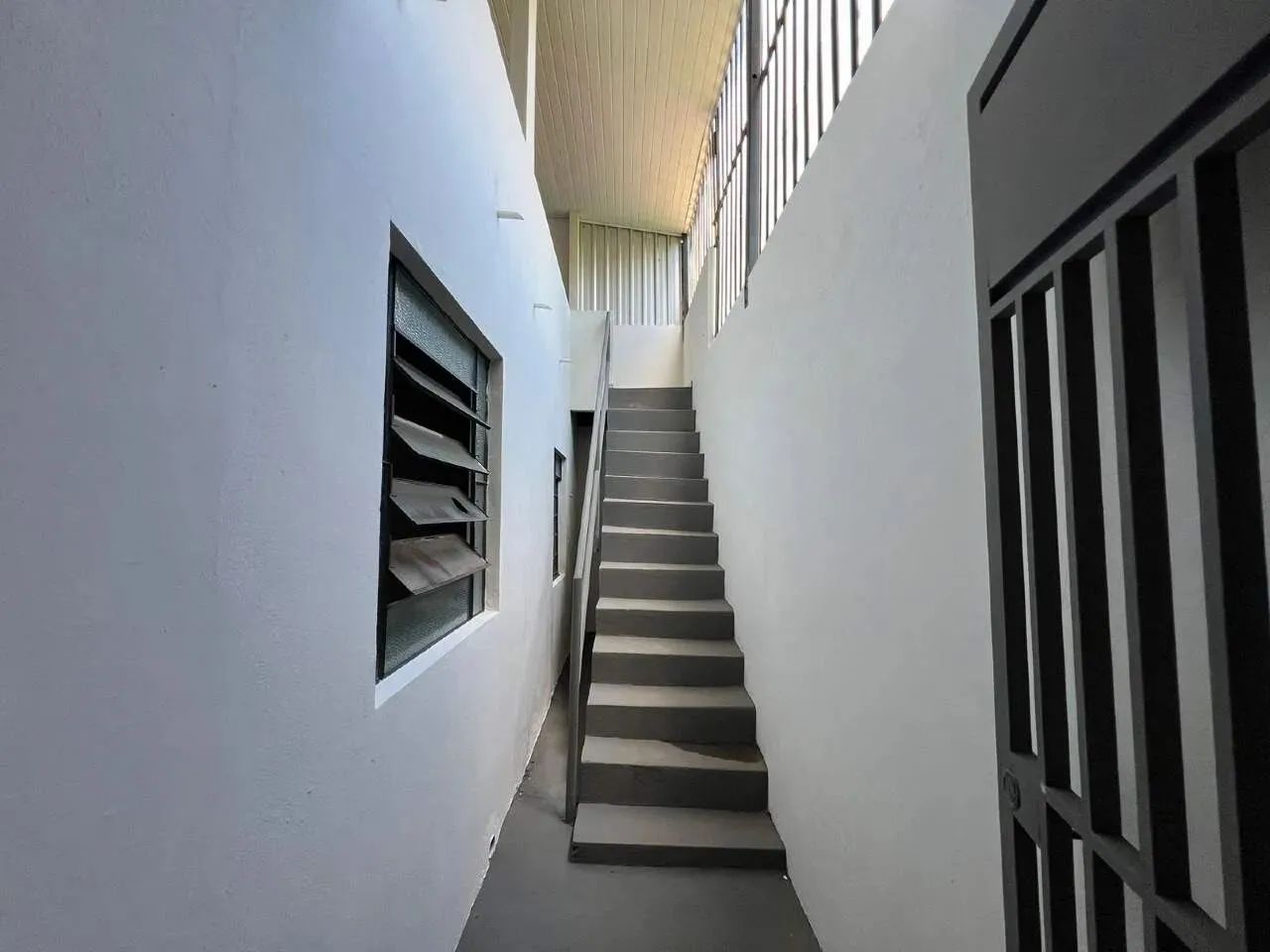 Salão com sobrado nos fundos - Foto 4