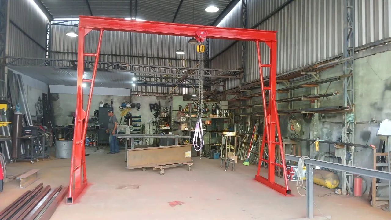 Pórtico com talha e trolley para 2 ton