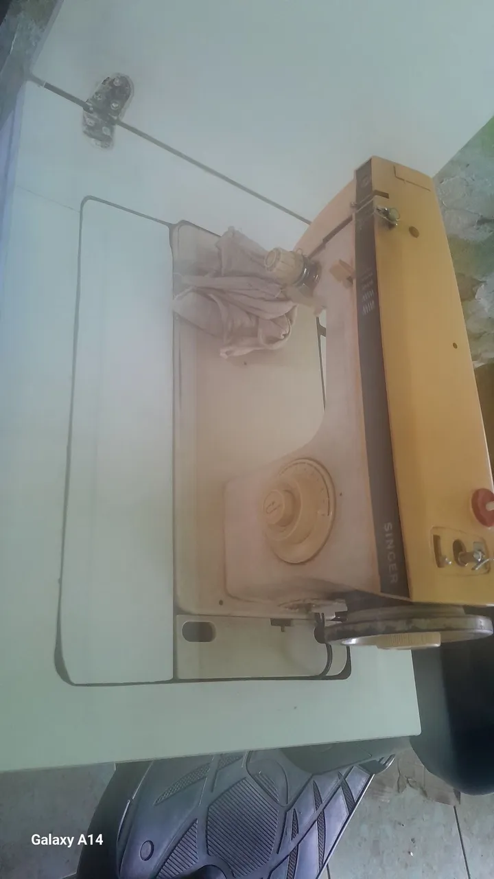 Máquina de Costura Singer