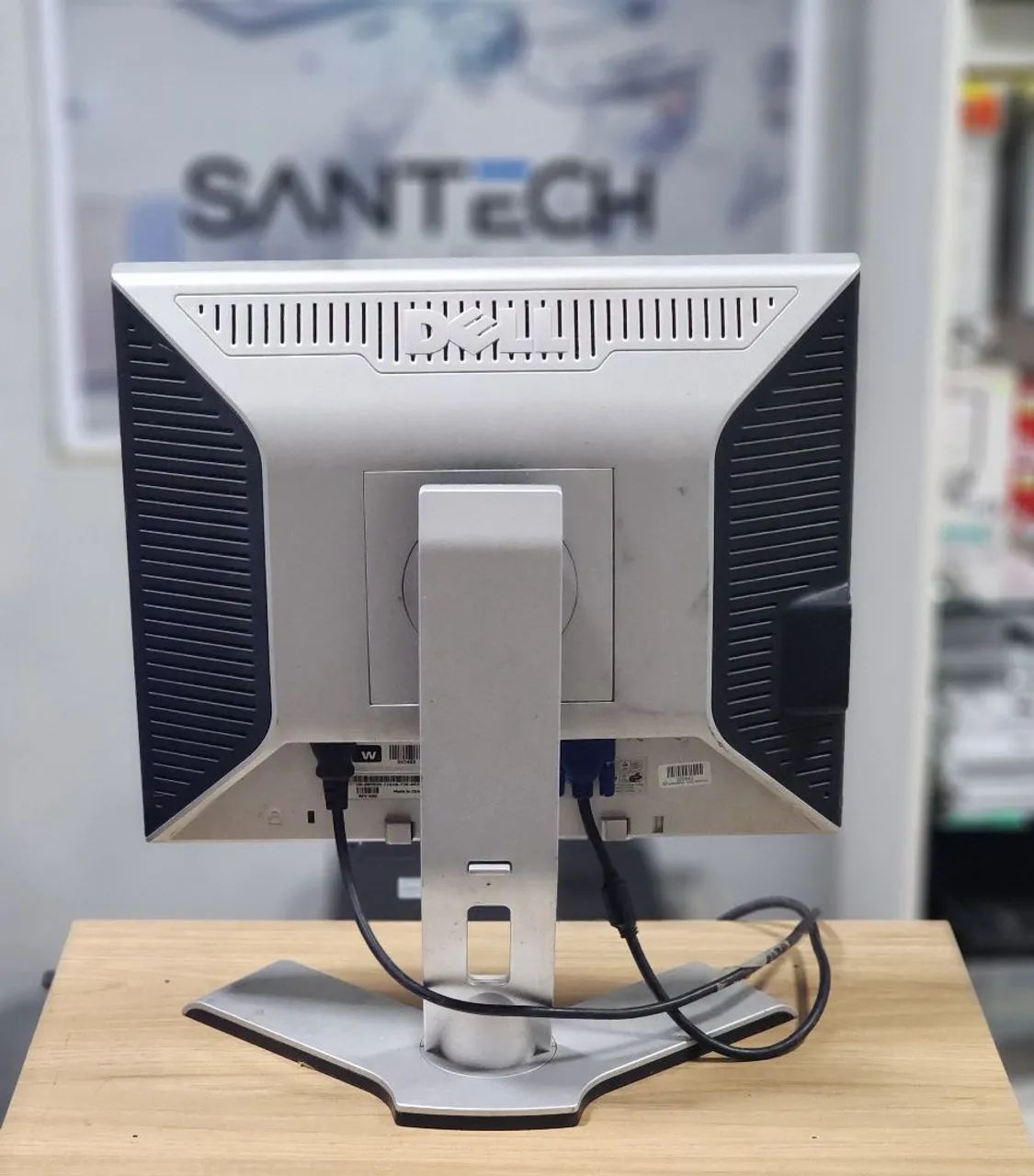 Monitor  Dell 19 polegadas  VGA e dvi 64264604295682122