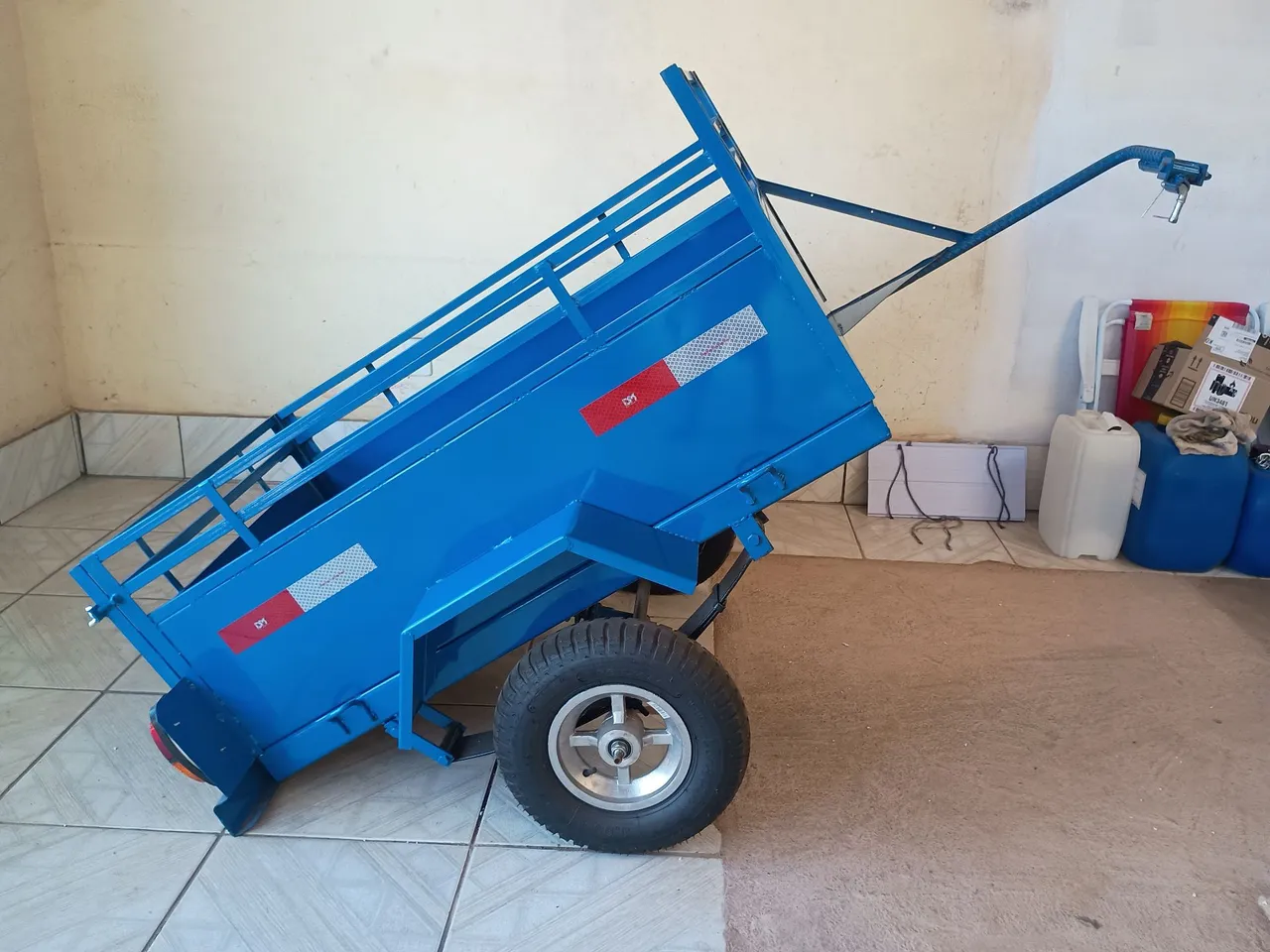 Carretinha azul de moto com portinhola nova tam. 1,20x0,80 a 2.500 e ver descrição abaixo