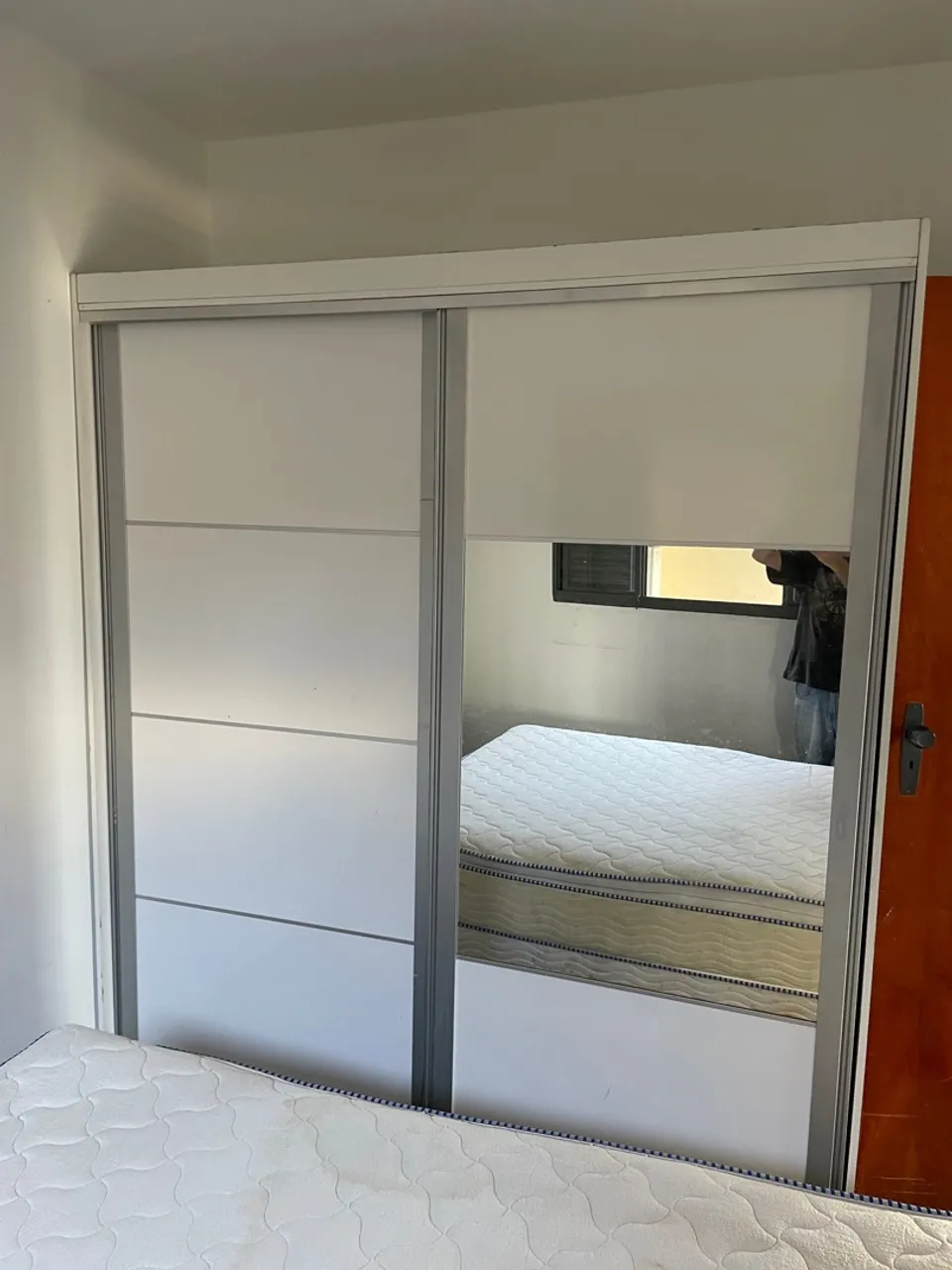 Guarda-Roupa Branco com Espelho