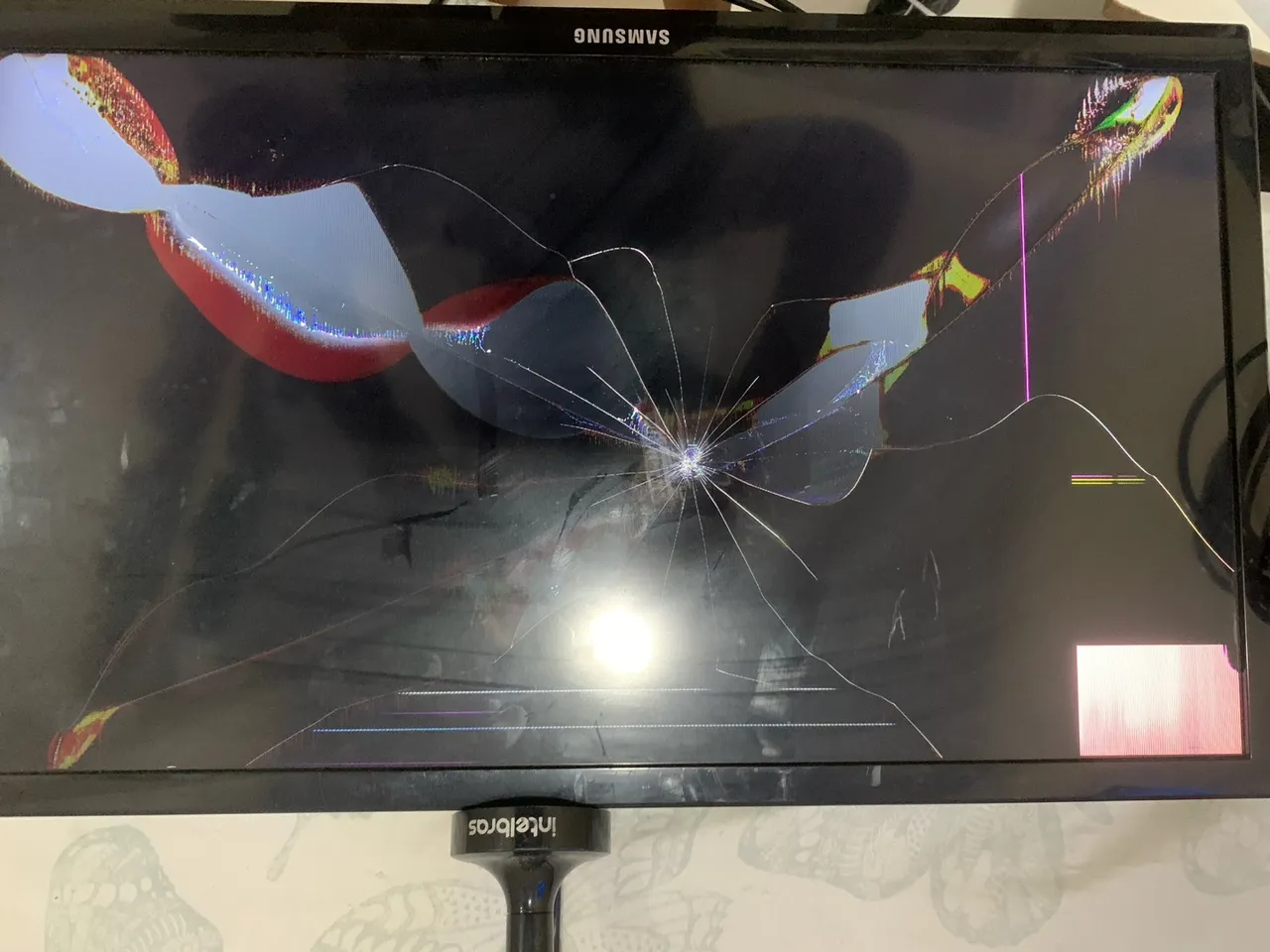 TV Samsung com tela quebrada