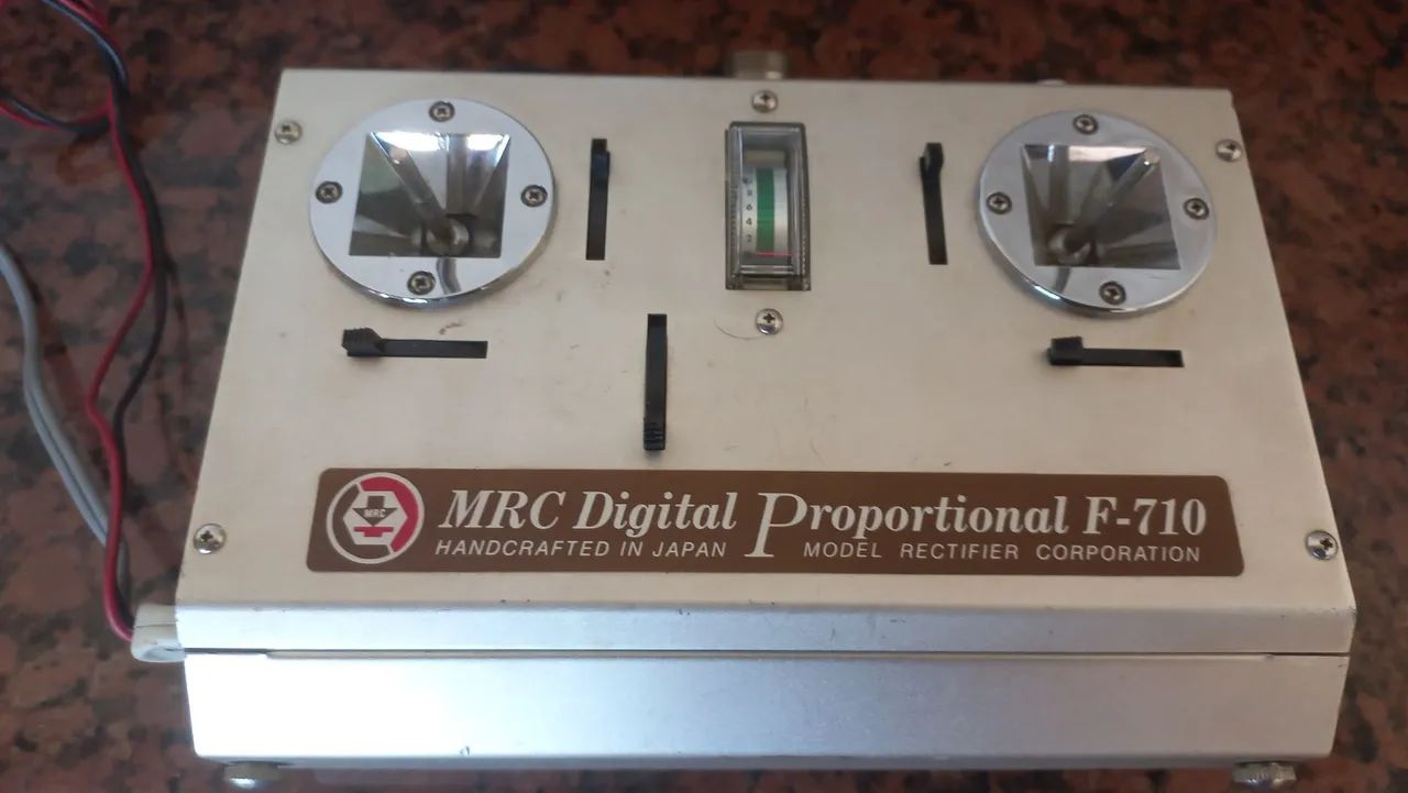 Antigo transmissor de controle de rádio receptor caixa servo R/C 5 made in Japan anos 70