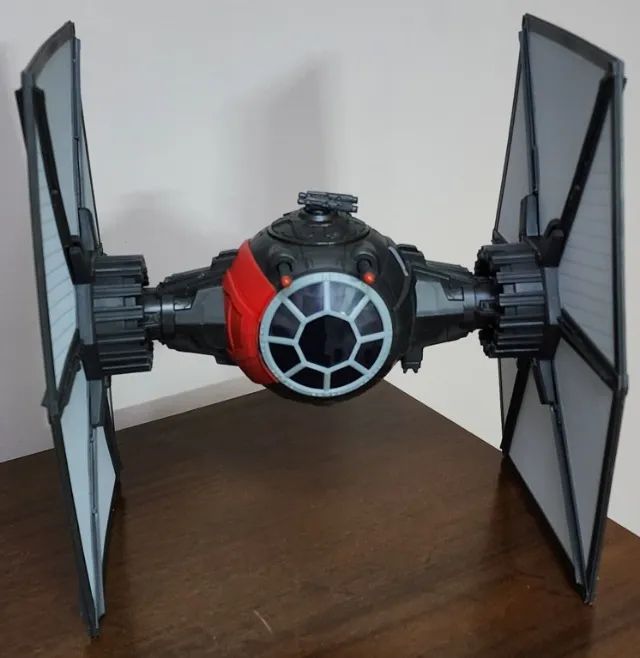 Nave Star Wars Tie Fighter O Despertar da Força - Hasbro B3920