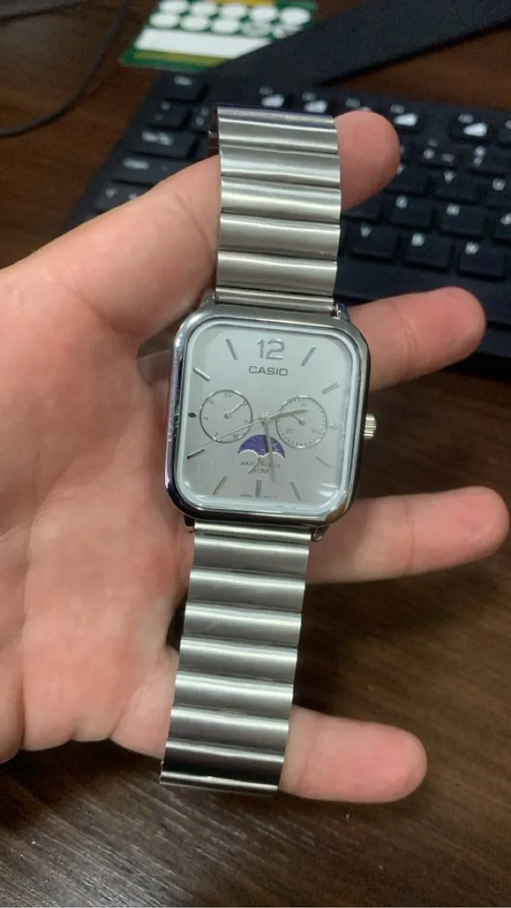 Relógio Casio com Mostrador Lunar