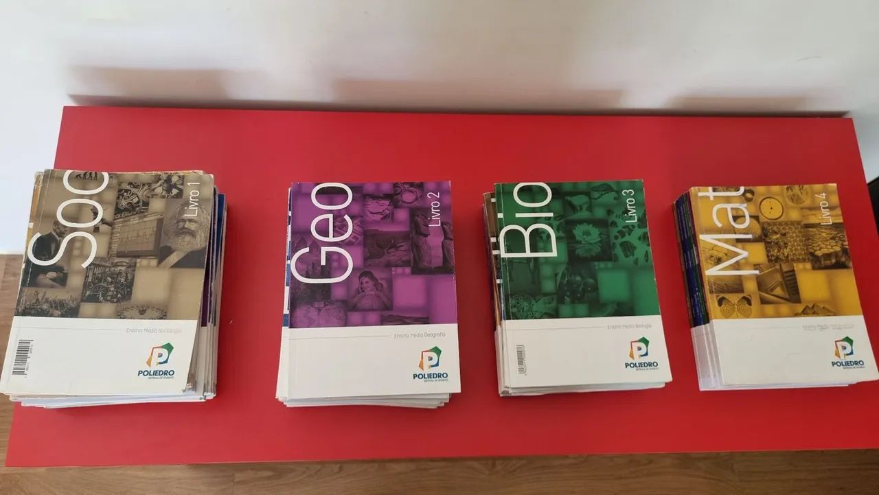 Livros da Poliedro ensino médio 