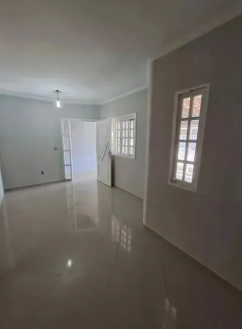 Casa (Padrão), com 4 quartos e 2 banheiros à Venda, 43 m² em Curitiba/PR