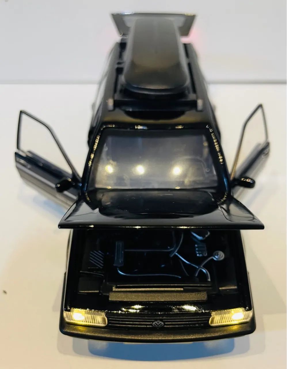 Miniatura Metal VW Santana Quantum C/Luz E Som 1/32 - Foto 3
