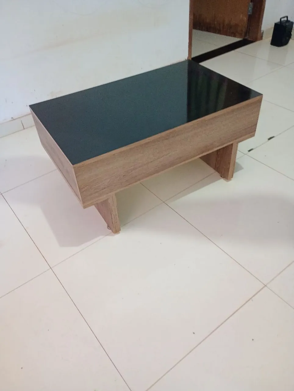 Mesa de Centro Moderna com Tampo Preto