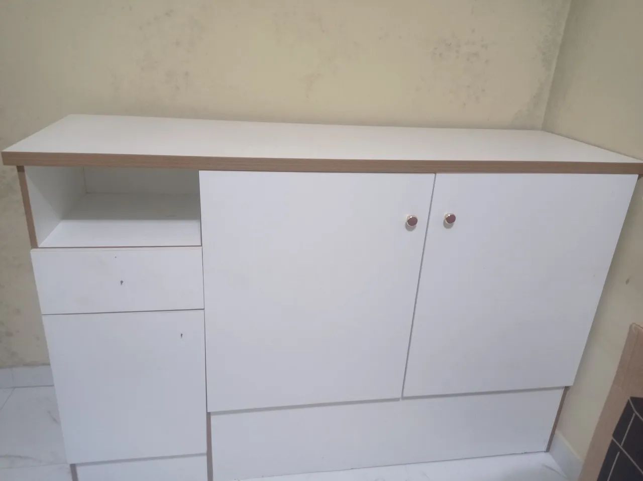 Balcão Expositor Branco com Gavetas e Prateleira