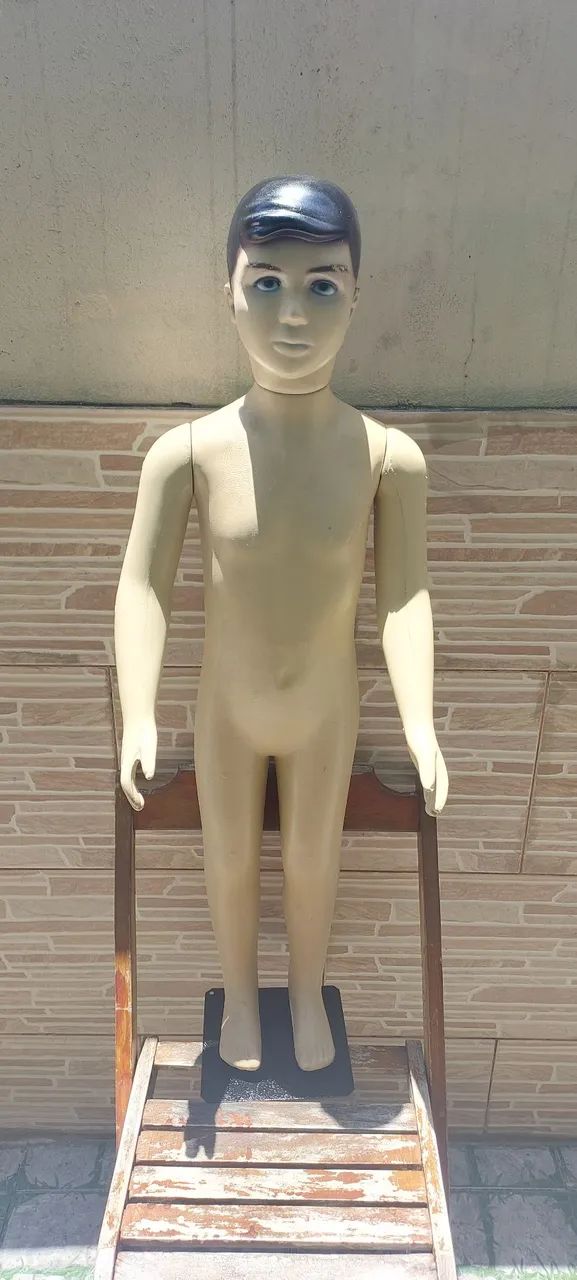 Manequim infantil com base