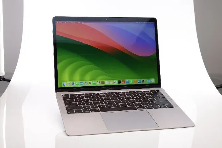 MacBook Air 13 Retina 2018 1,6 Ghz i5 16GB Ram 250GB SSD