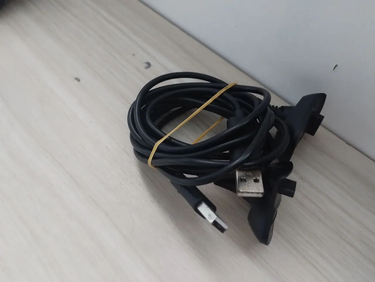 Cabo USB e controle do Xbox 360