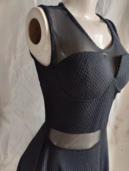 Vestido preto com bojo e transparência - Foto 3