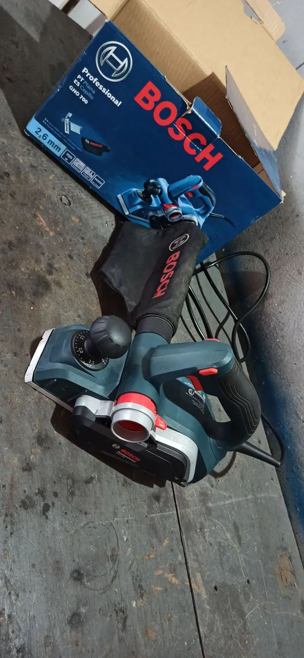 Plaina elétrica Bosch GHO 700