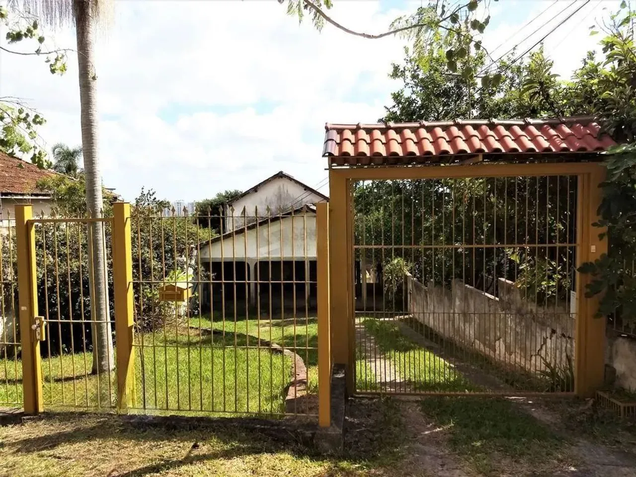 Casa 4 dormitórios à venda no Bairro Vila Jardim - Porto Alegre